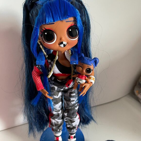 OMG Uptown Girl Family Downtown BB Family LOL with Pets and Babies - 14 dolls - Picture 8 of 14